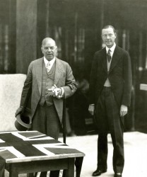 Prime Minister William Lyon Mackenzie King and the Bank's first Governor, Graham Towers - 10 August 1937 Prime Minister William Lyon Mackenzie King and the Bank's first Governor, Graham Towers - 10 August 1937