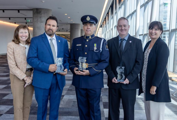 2024 Law Enforcement Award of Excellence for Counterfeit Deterrence Bank staff pose with representatives from the Canada Border Services Agency, winners of the Bank of Canada’s 2024 Law Enforcement Award of Excellence for Counterfeit Deterrence (an award established in collaboration with the Canadian Association of Chiefs of Police).